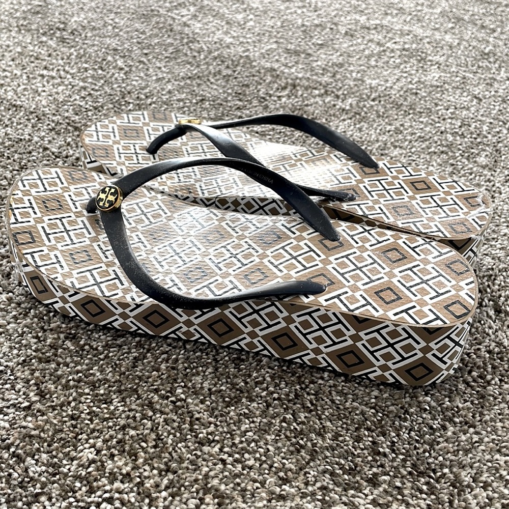 Size 7 Tory Burch flip flops